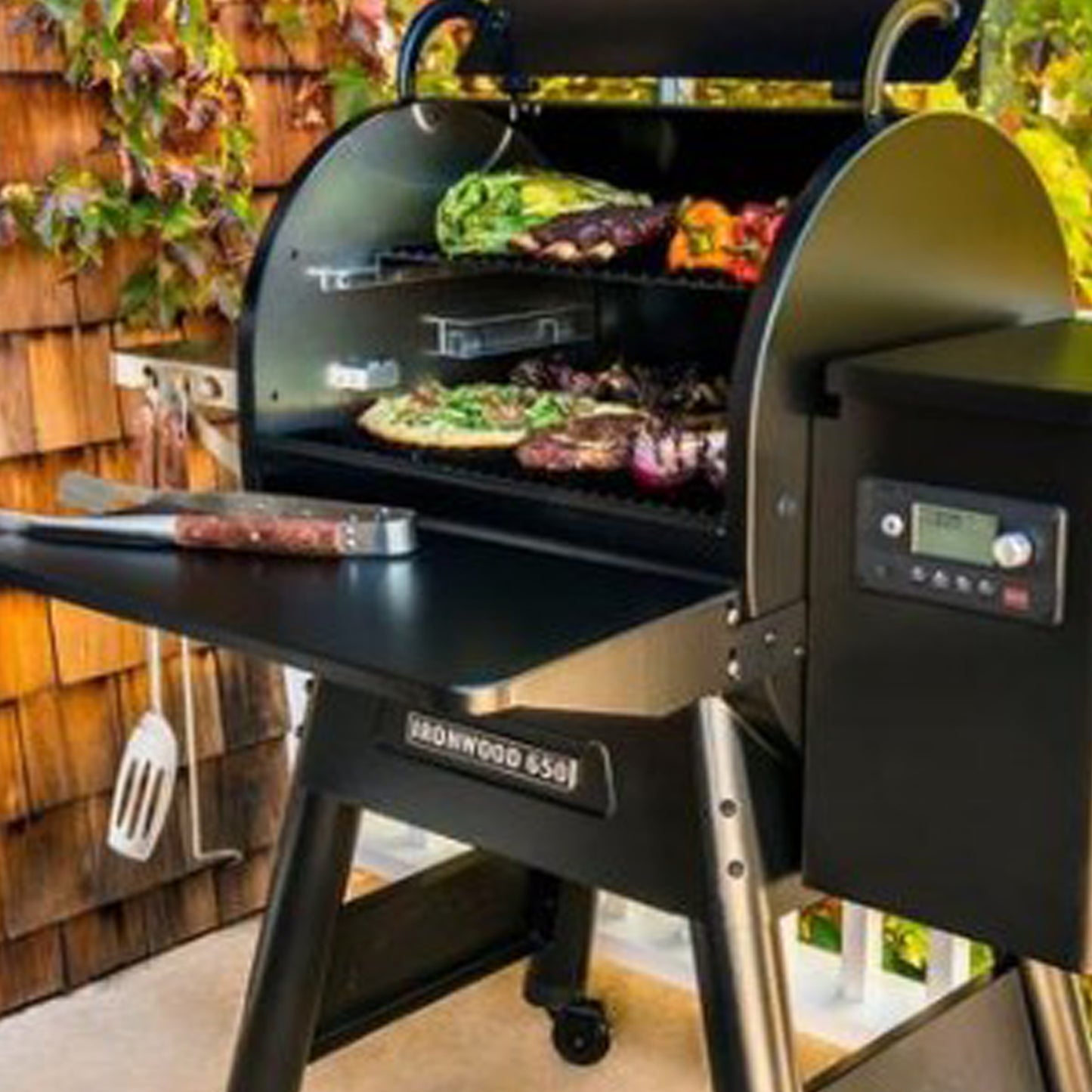 Traeger - Tablette avant pliante pour Pro 22 / Pro 575/ Ironwood 650 Noir
