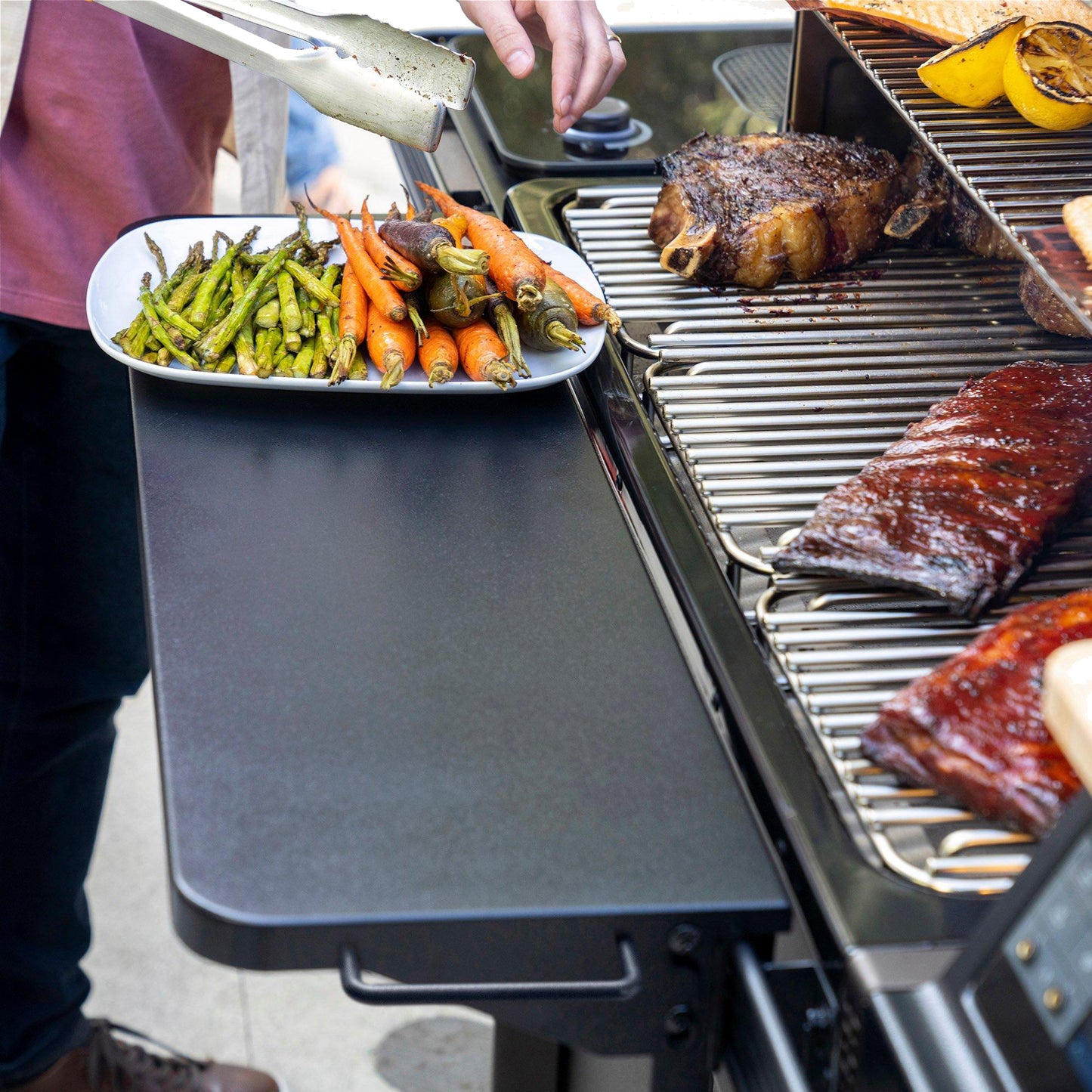 Traeger - Tablette avant pliante avant Pop-and-lock