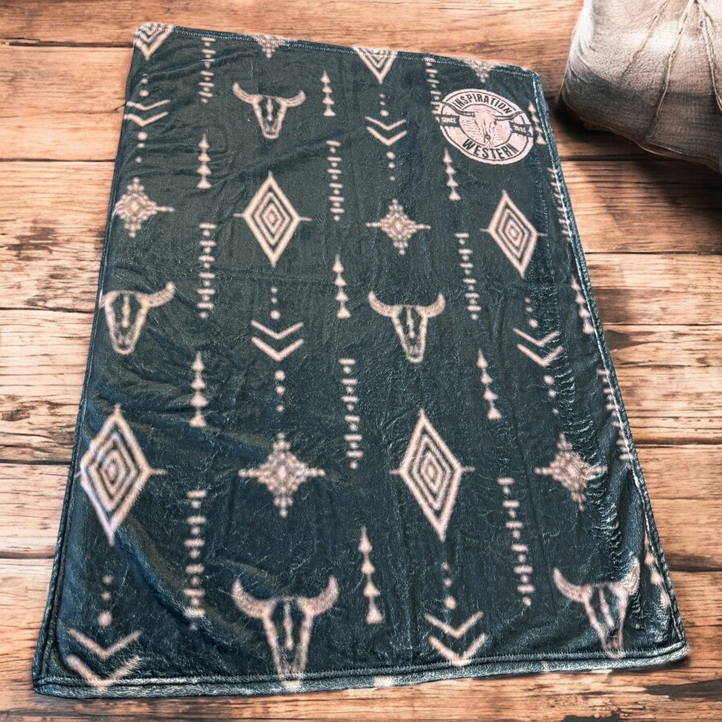 Inspiration Western -  Couverture Inspiration Western –  « Esprit Western » – Tête de taureau & motifs tribaux