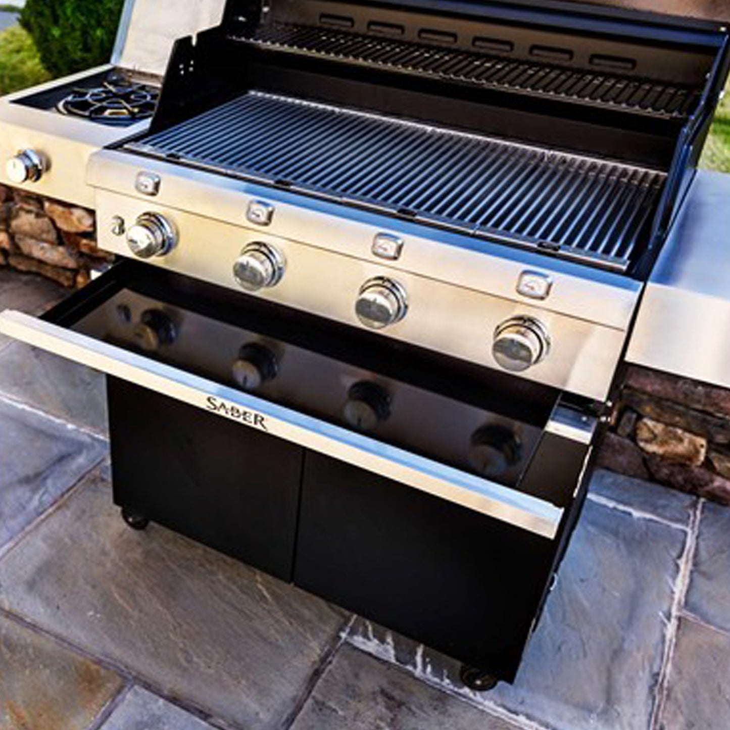 Saber - Barbecue au propane - Deluxe noir 4 brûleurs (670)