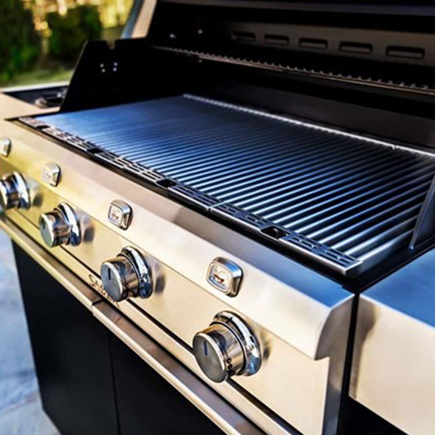 Saber - Barbecue au propane - Deluxe noir 4 brûleurs (670)
