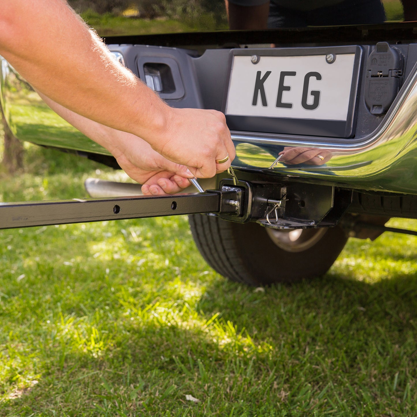 Broil King Keg - Attache pour transporter barbecue au charbon Keg