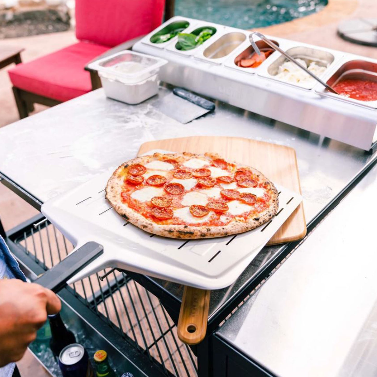 Ooni - Pelle à pizza perforée Ooni avec manche en nylon renforcé 12po