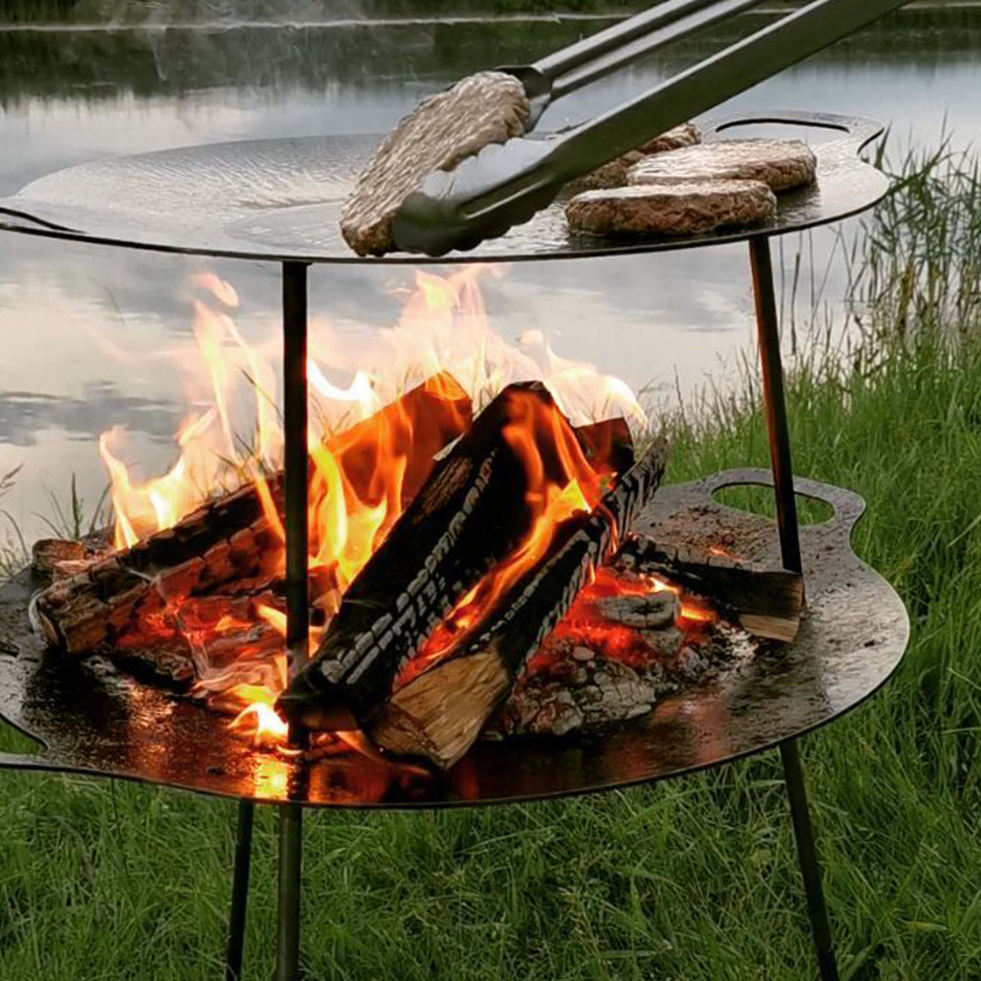 BBQ  Réchaud d'extérieur avec plaque de cuisson et longue cuillère en bois  au VUUR LAB.®